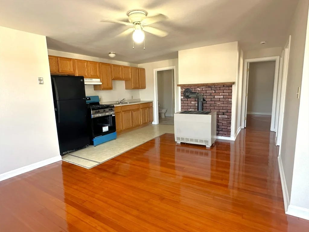 3 bed, 1 bath apartment for rent at 177 Nashua St Unit 5, Fall River — photo 5 of 17