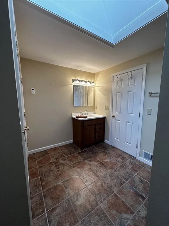 2 bed, 2 bath apartment for rent at 177 Orchard St, Newbury — photo 14 of 21
