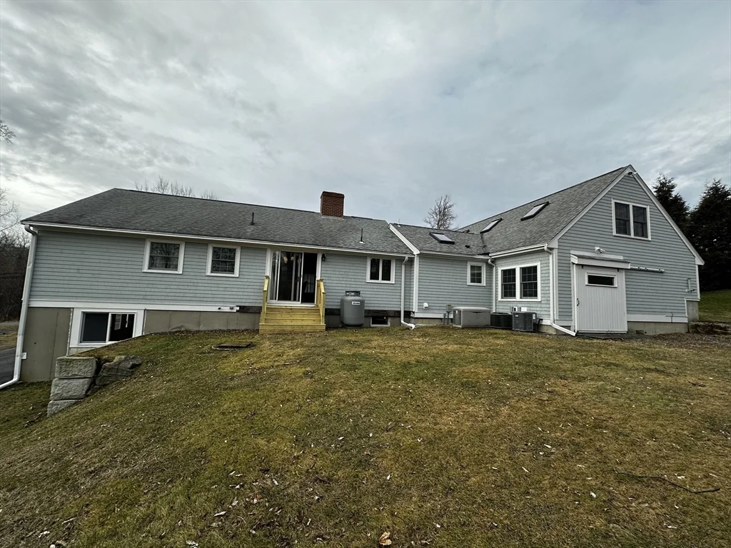 2 bed, 2 bath apartment for rent at 177 Orchard St, Newbury — photo 3 of 21