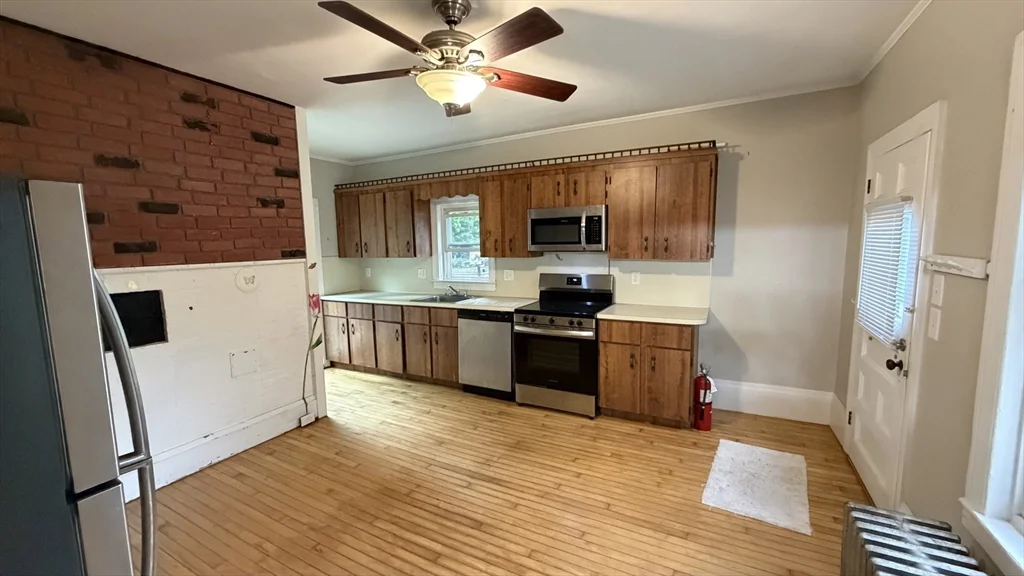 3 bed, 1 bath apartment for rent at 177 Pleasant St Unit 1, Whitman — photo 2 of 13