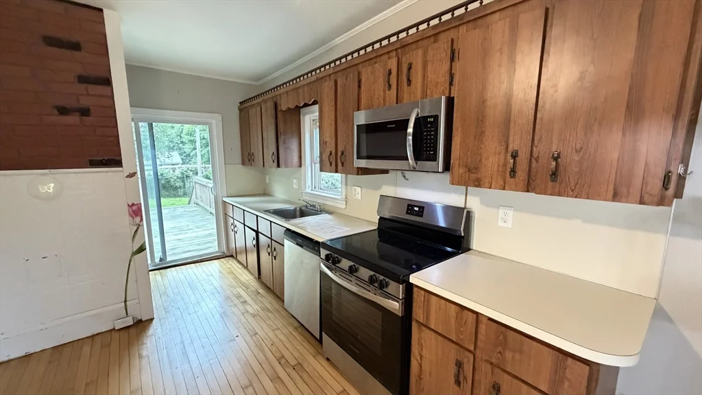 3 bed, 1 bath apartment for rent at 177 Pleasant St Unit 1, Whitman — photo 3 of 13