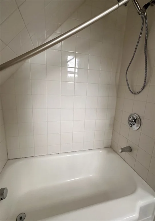 1 bed, 1 bath apartment for rent at 177 Pleasant St Unit 2, Whitman — photo 8 of 8