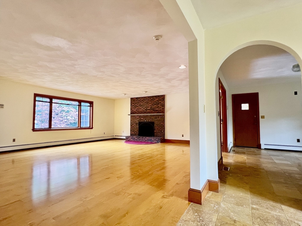 3 bed, 2 bath apartment for rent at 177R Faneuil St Unit N/A, Oak Square — photo 8 of 33