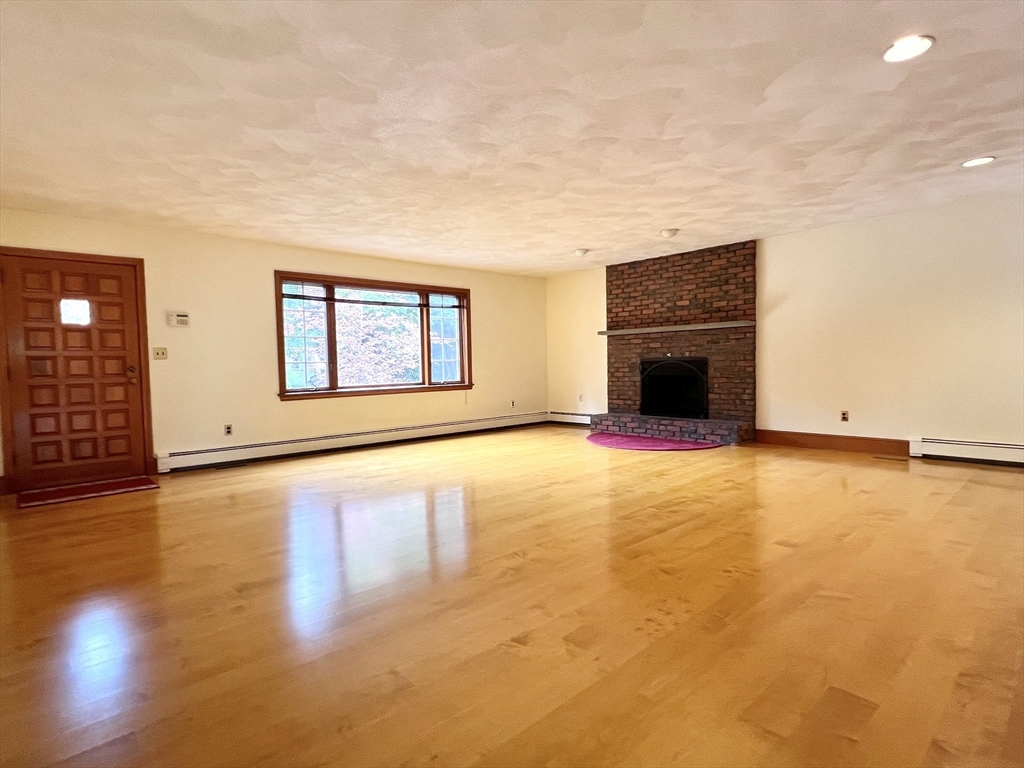 3 bed, 2 bath apartment for rent at 177R Faneuil St Unit N/A, Oak Square — photo 9 of 33