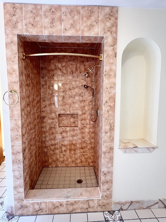 3 bed, 2 bath apartment for rent at 177R Faneuil St Unit N/A, Oak Square — photo 21 of 33