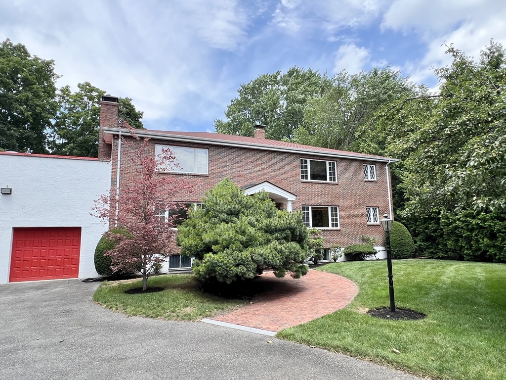3 bed, 2 bath apartment for rent at 177R Faneuil St Unit N/A, Oak Square — photo 3 of 33