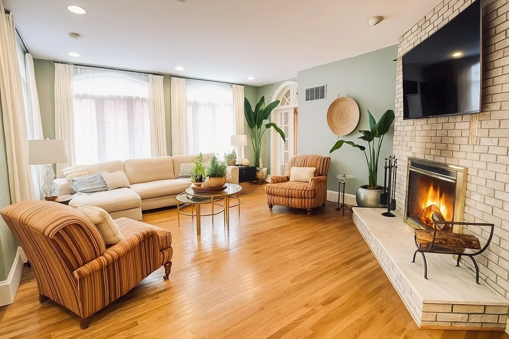 6 bed, 4+ bath apartment for rent at 177 Springfield St, Atwater Park — photo 3 of 27