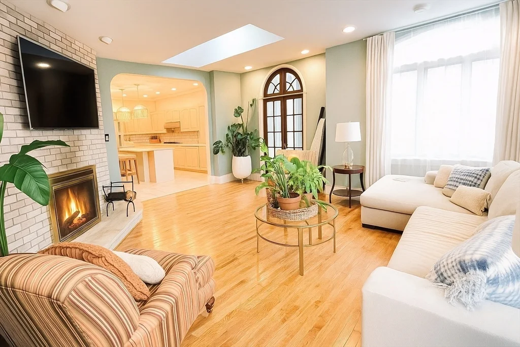 6 bed, 4+ bath apartment for rent at 177 Springfield St, Atwater Park — photo 4 of 27