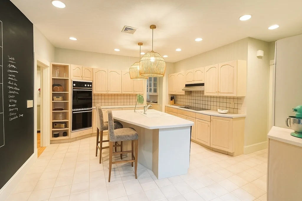 6 bed, 4+ bath apartment for rent at 177 Springfield St, Atwater Park — photo 9 of 27