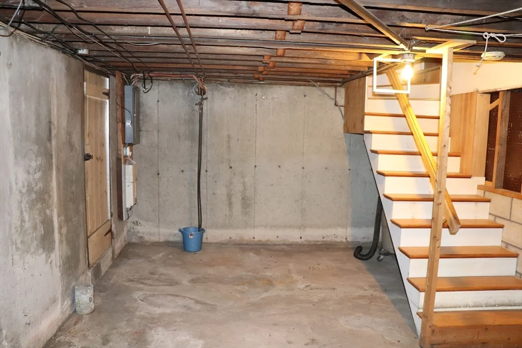 2 bed, 1 bath apartment for rent at 177 Wales St, Abington — photo 14 of 16