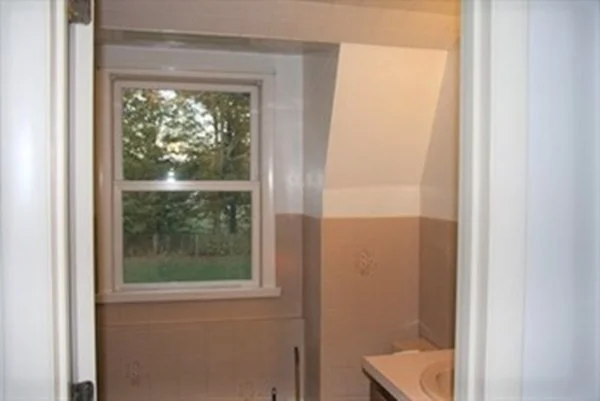 1 bed, 1 bath apartment for rent at 177 Wales St Unit 1, Abington — photo 8 of 9