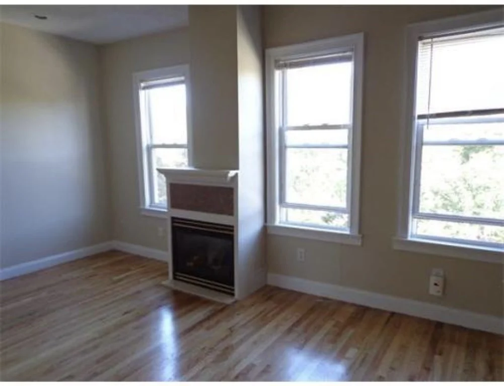2 bed, 1 bath apartment for rent at 177 West 5th Unit 3, South Boston — photo 4 of 16