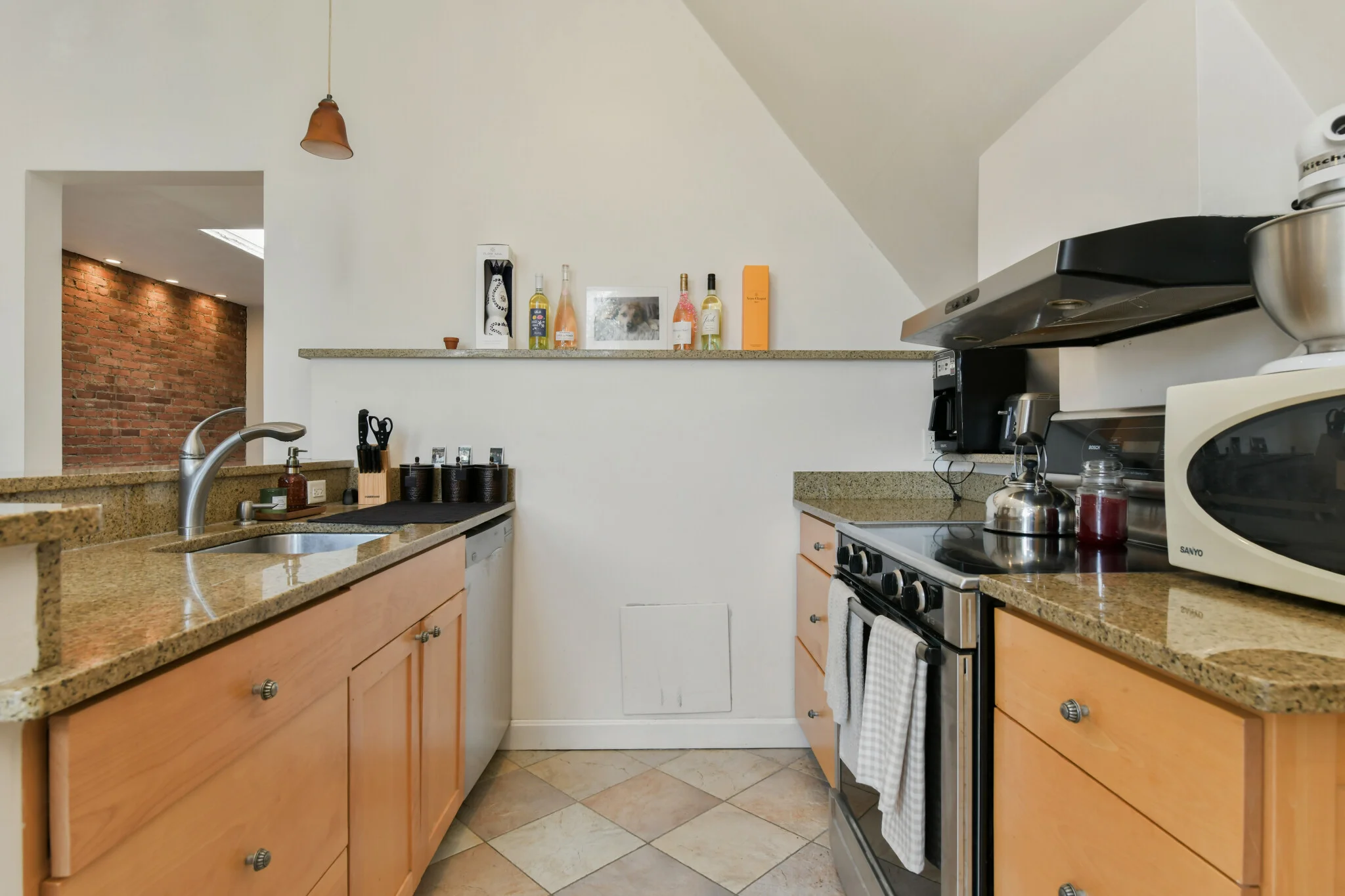 2 bed, 1 bath apartment for rent at 1774 Beacon St Unit 6, Brookline — photo 8 of 21