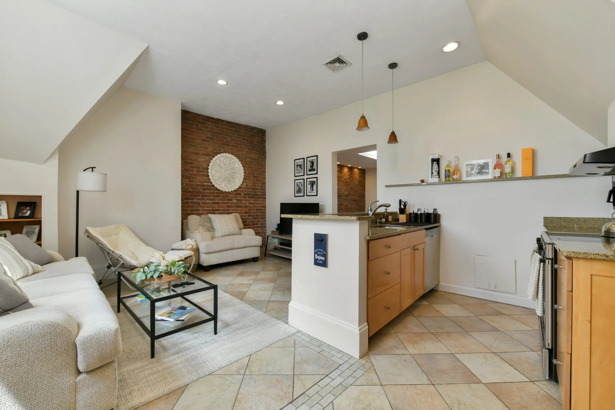 2 bed, 1 bath apartment for rent at 1774 Beacon St Unit 6, Brookline — photo 5 of 21
