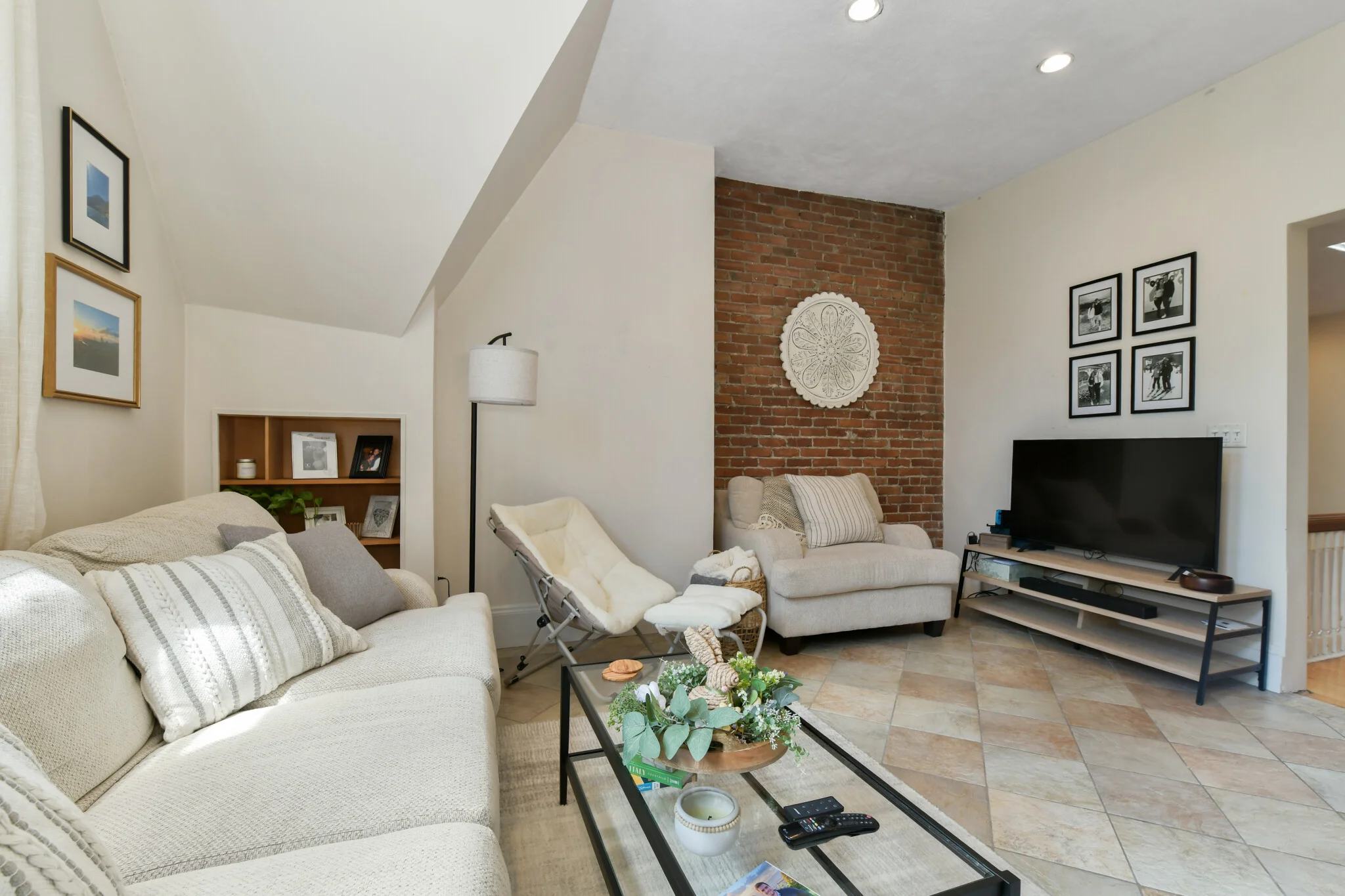 2 bed, 1 bath apartment for rent at 1774 Beacon St Unit 6, Brookline — photo 4 of 21