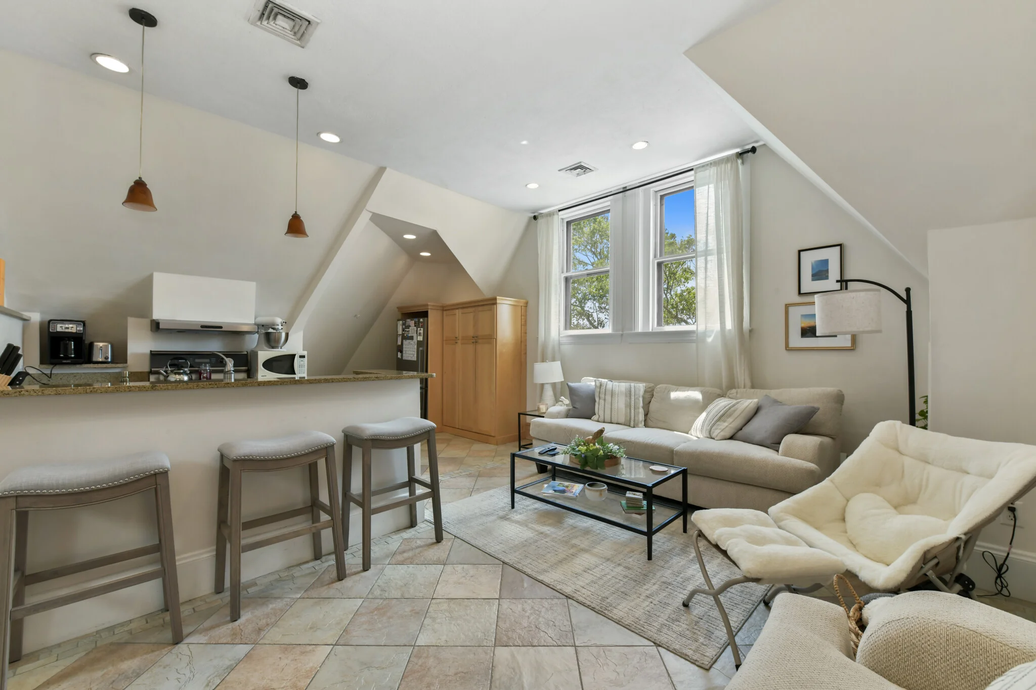 2 bed, 1 bath apartment for rent at 1774 Beacon St Unit 6, Brookline — photo 1 of 21