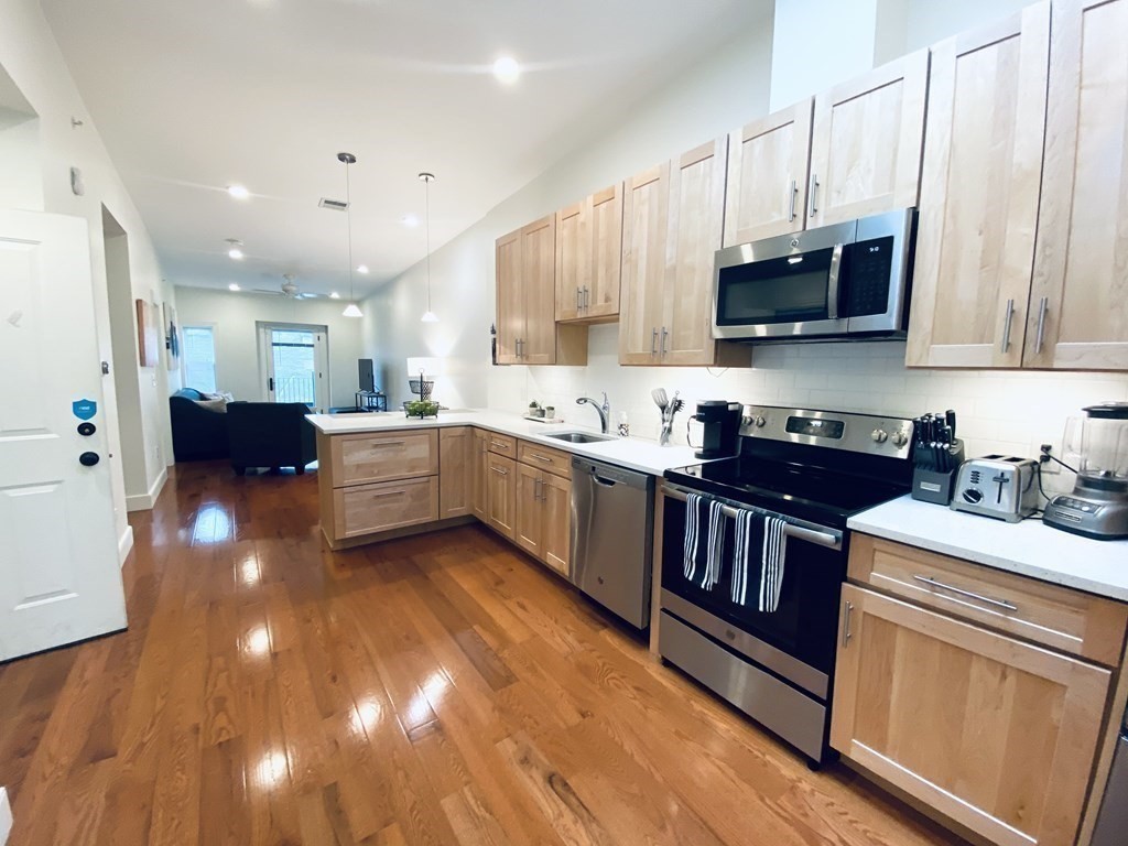 2 bed, 2 bath apartment for rent at 1776 Beacon St Unit 2, Brookline — photo 7 of 12