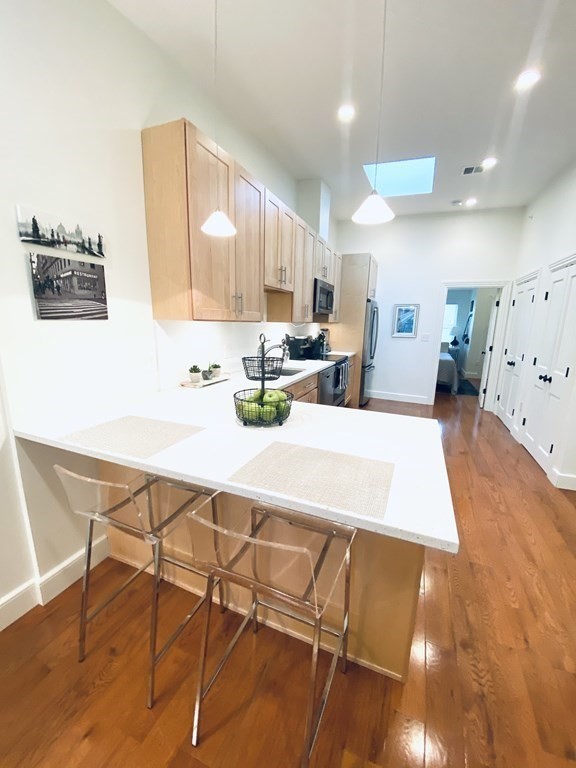 2 bed, 2 bath apartment for rent at 1776 Beacon St Unit 2, Brookline — photo 5 of 12