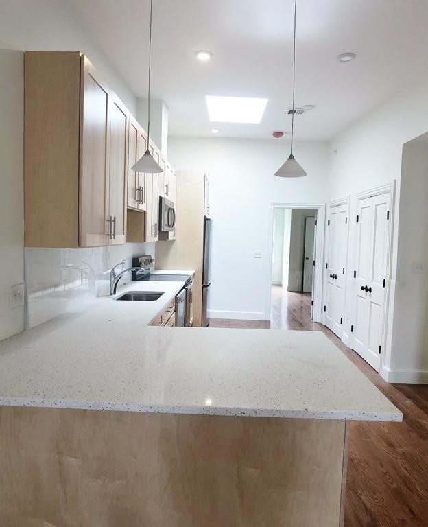 2 bed, 2 bath apartment for rent at 1776 Beacon St Unit 2, Brookline — photo 1 of 12