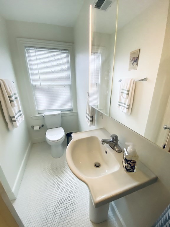 2 bed, 2 bath apartment for rent at 1776 Beacon St Unit 2, Brookline — photo 10 of 12