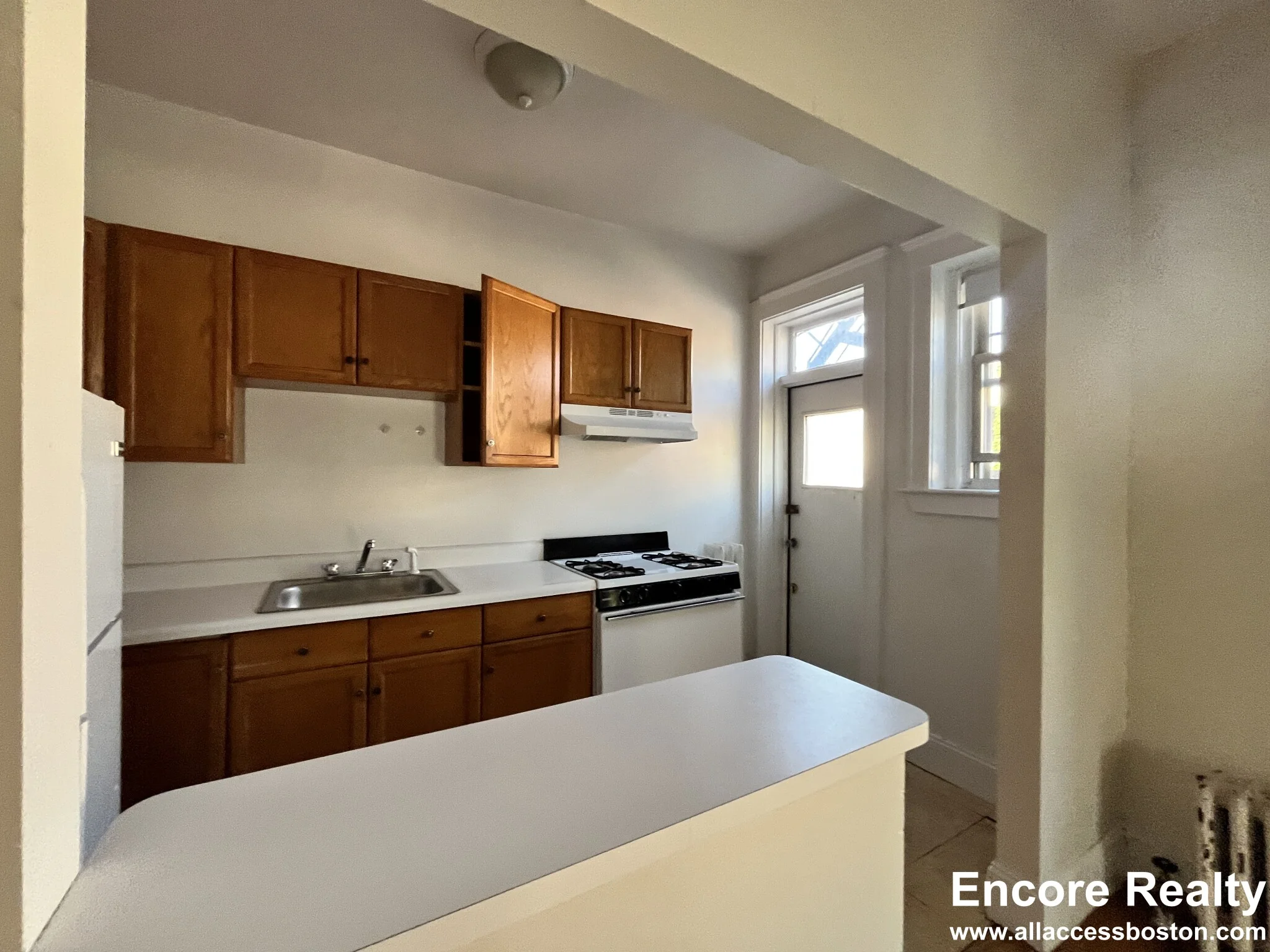 2 bed, 1 bath apartment for rent at 1778 Beacon St Unit 6, Brookline — photo 2 of 13