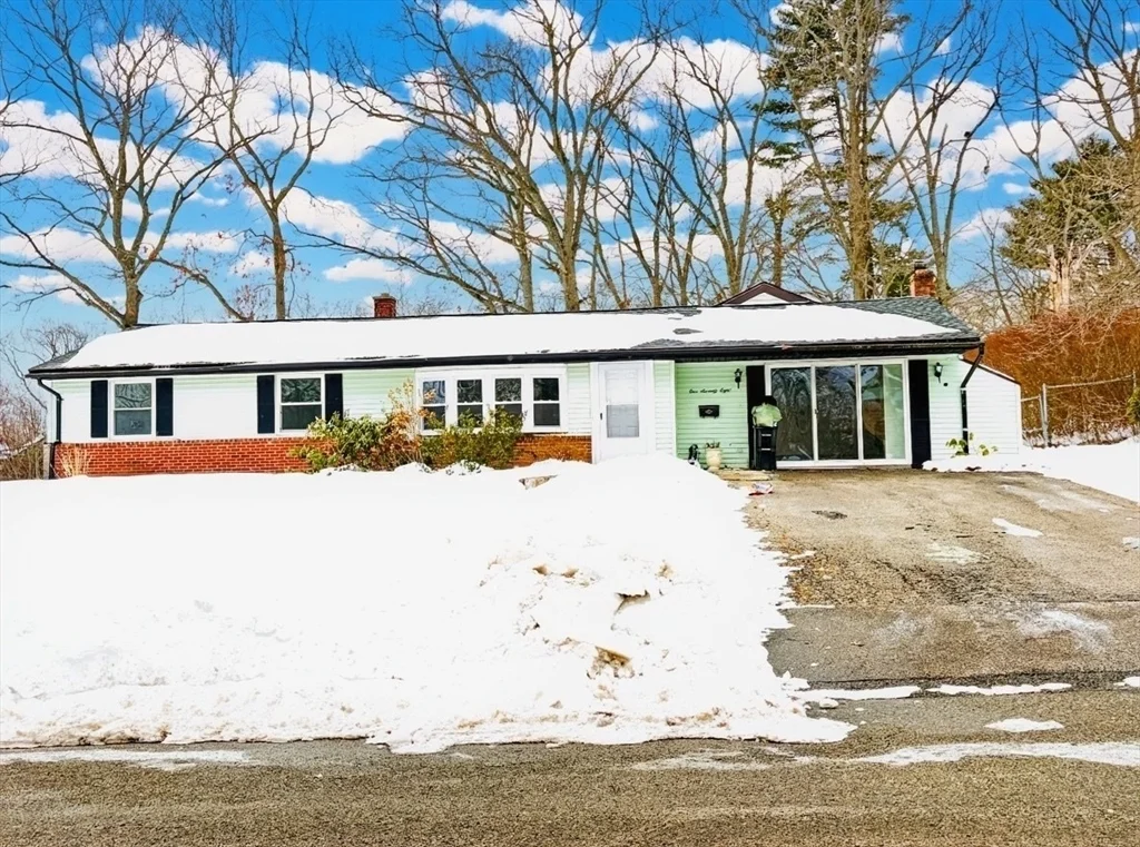 5 bed, 3 bath apartment for rent at 178 Bates Rd Unit 0, Brockton — photo 1 of 18
