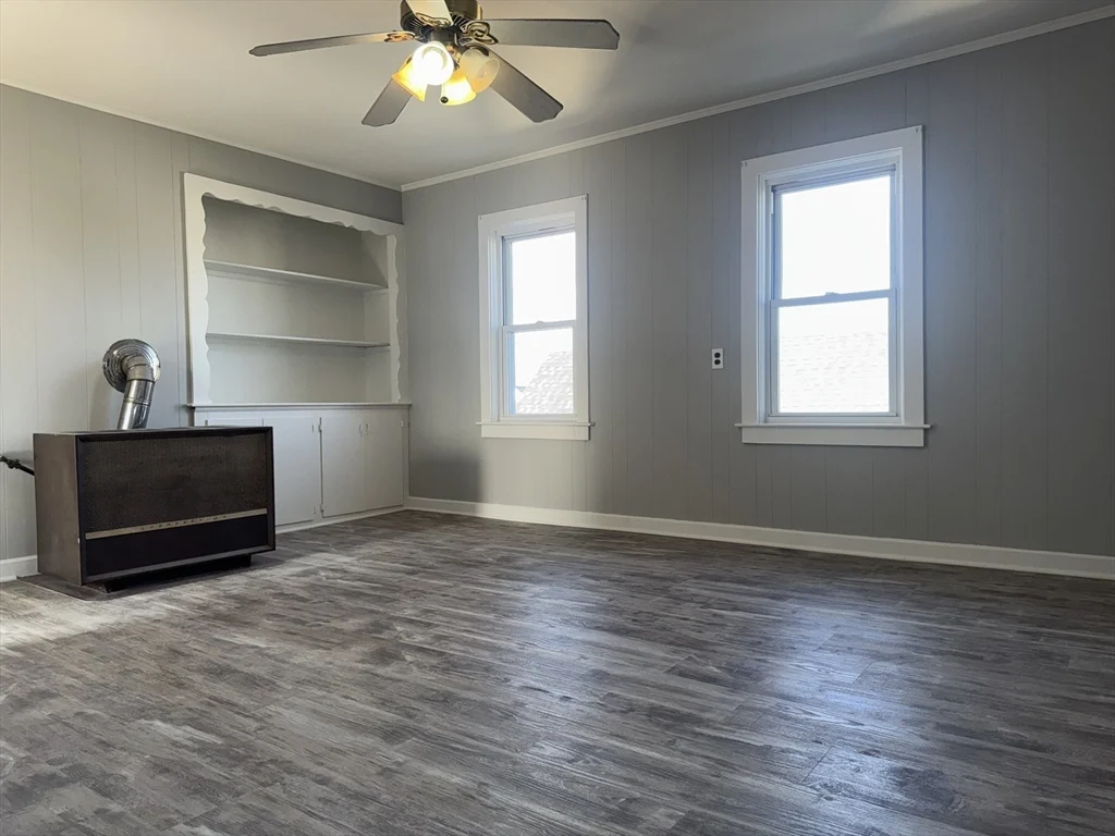 3 bed, 1 bath apartment for rent at 178 Blackmer St Unit 3, North — photo 2 of 32