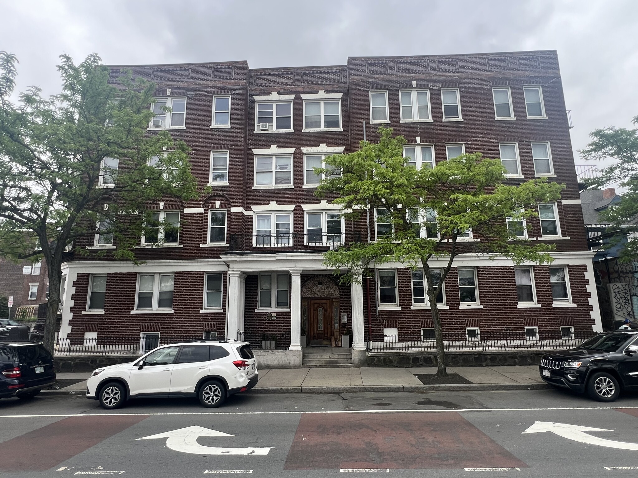 2 bed, 1 bath apartment for rent at 178 Brighton Ave, Allston — photo 2 of 5