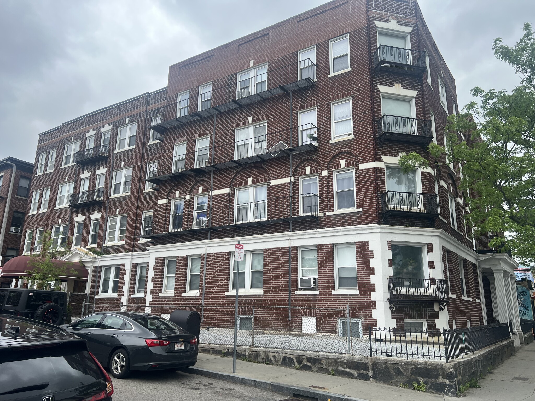2 bed, 1 bath apartment for rent at 178 Brighton Ave, Allston