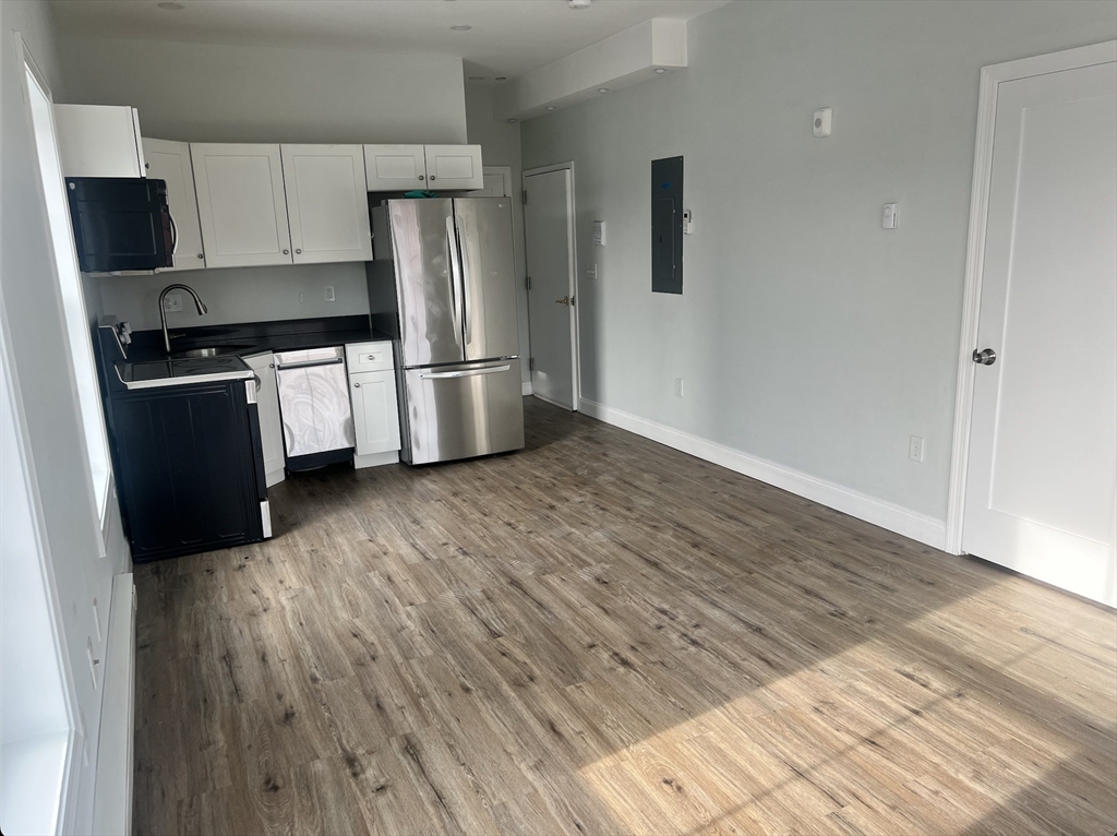 Studio bed, 1 bath apartment for rent at 178 Elm St Unit 7, Everett — photo 1 of 5
