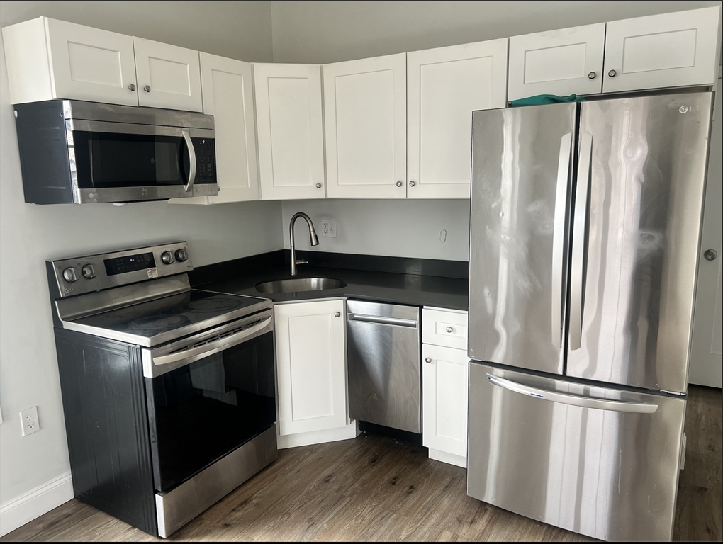 Studio bed, 1 bath apartment for rent at 178 Elm St Unit 7, Everett — photo 2 of 5