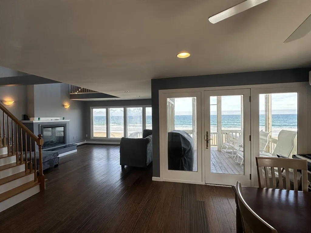 3 bed, 2 bath apartment for rent at 178 Foster Ave, Ocean Bluff — photo 6 of 24