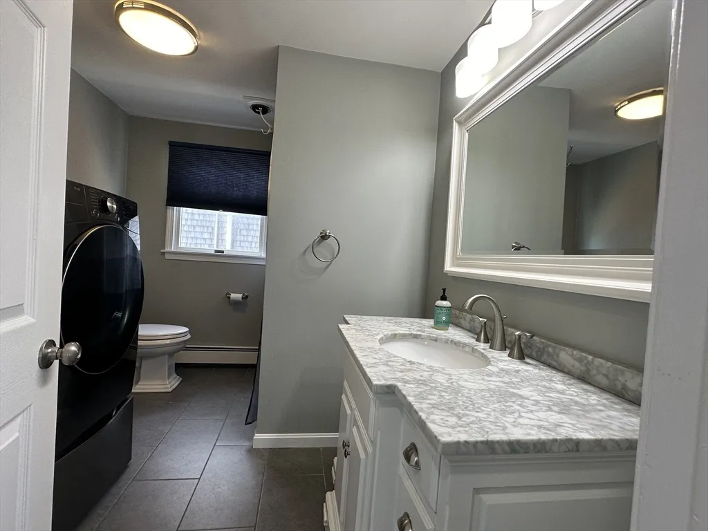 3 bed, 2 bath apartment for rent at 178 Foster Ave, Ocean Bluff — photo 10 of 24