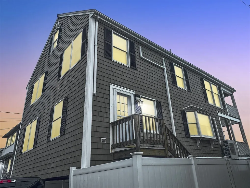 3 bed, 2 bath apartment for rent at 178 Foster Ave, Ocean Bluff — photo 3 of 24