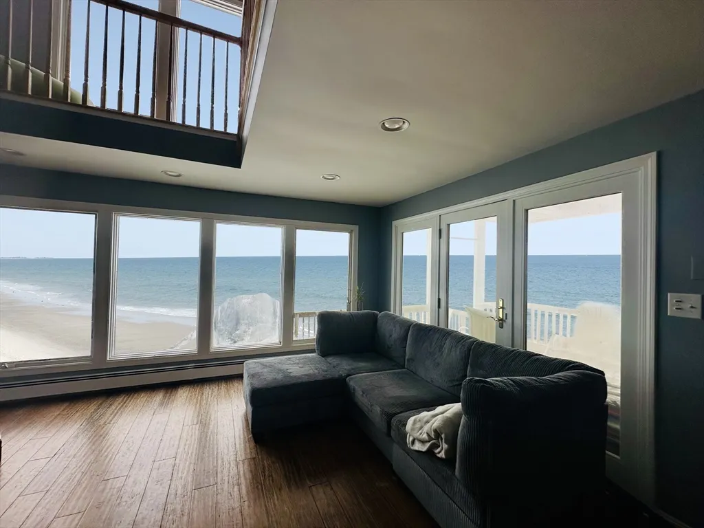 3 bed, 2 bath apartment for rent at 178 Foster Ave, Ocean Bluff — photo 9 of 24