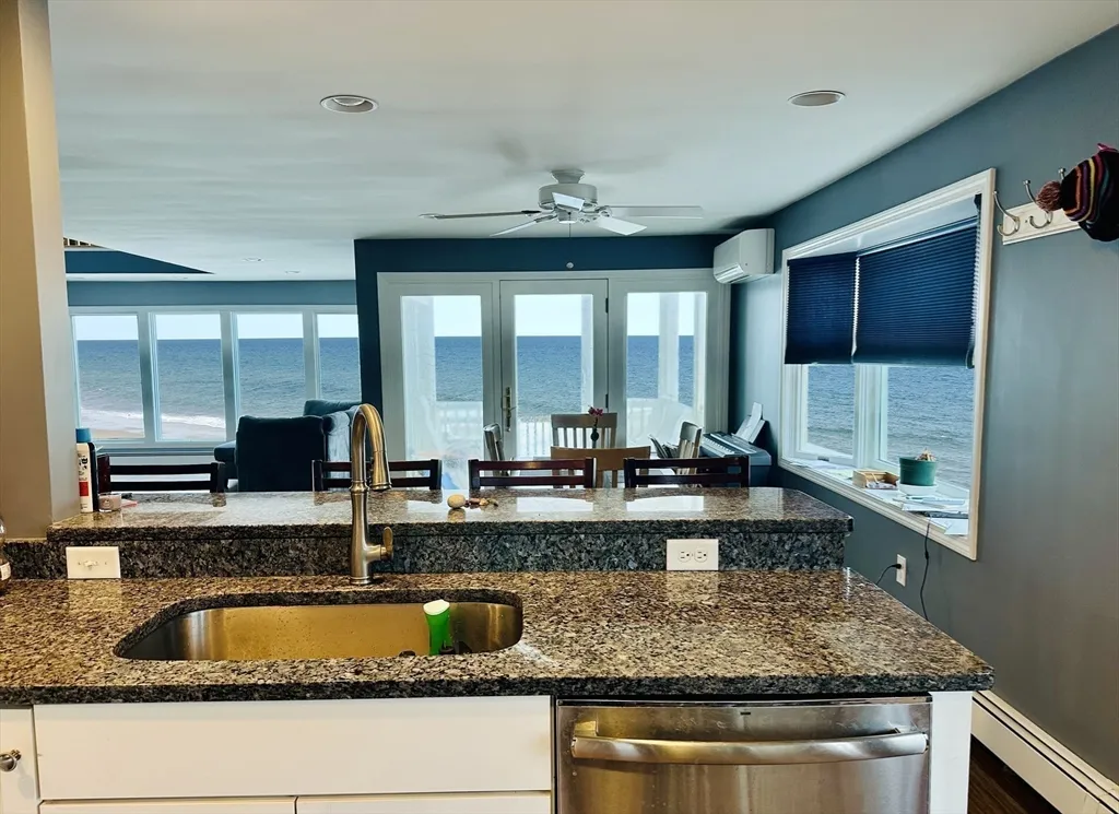 3 bed, 2 bath apartment for rent at 178 Foster Ave, Ocean Bluff — photo 5 of 24