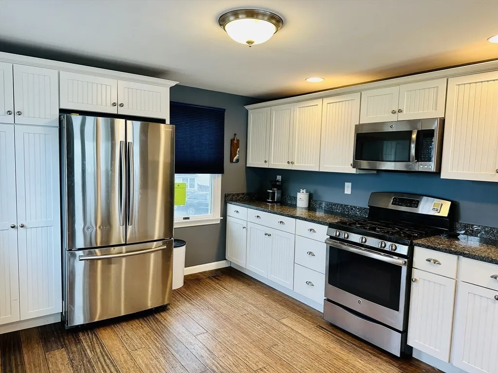 3 bed, 2 bath apartment for rent at 178 Foster Ave, Ocean Bluff — photo 4 of 24