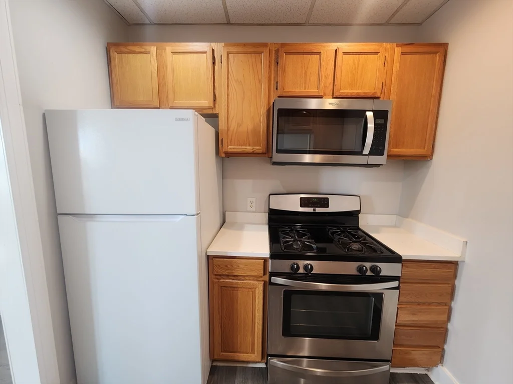 1 bed, 1 bath apartment for rent at 178 High St Unit 304, Clinton — photo 8 of 24
