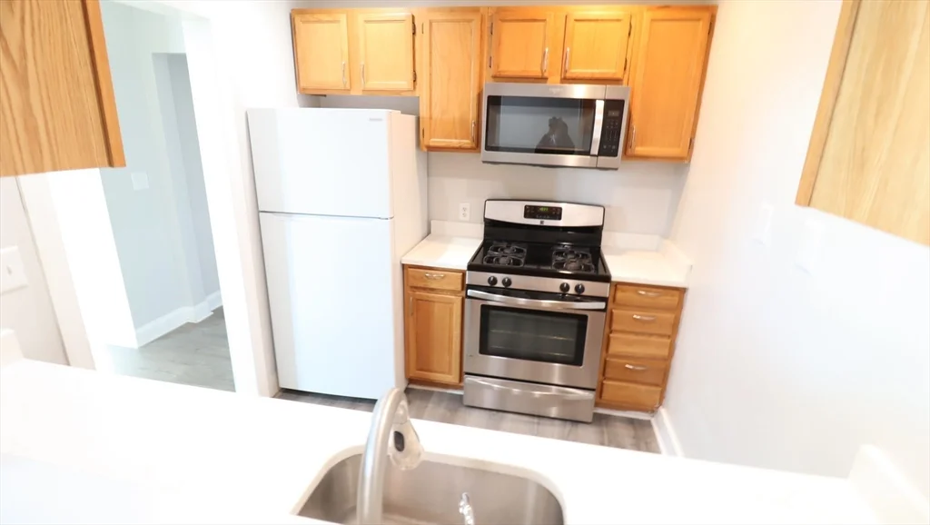 1 bed, 1 bath apartment for rent at 178 High St Unit 304, Clinton — photo 4 of 24