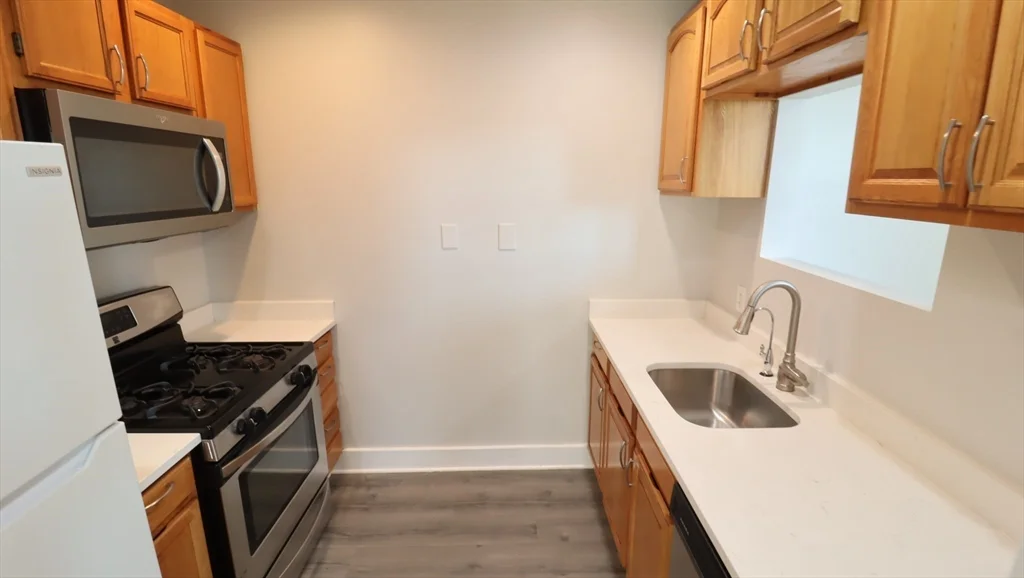 1 bed, 1 bath apartment for rent at 178 High St Unit 304, Clinton — photo 1 of 24