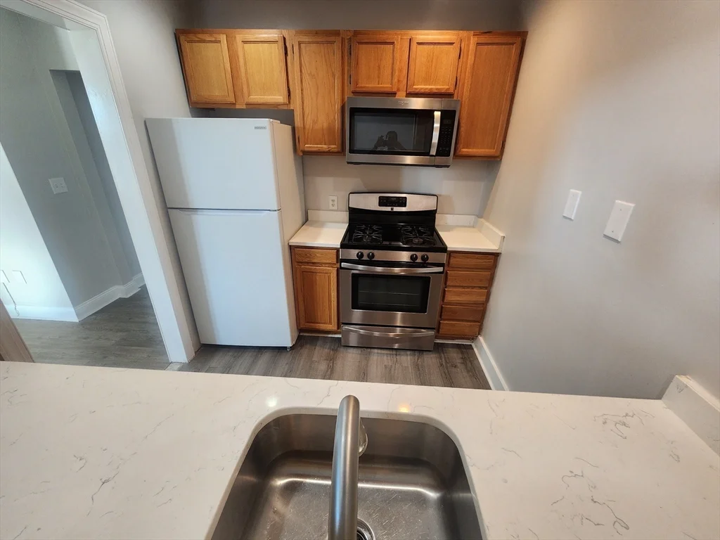 1 bed, 1 bath apartment for rent at 178 High St Unit 304, Clinton — photo 7 of 24
