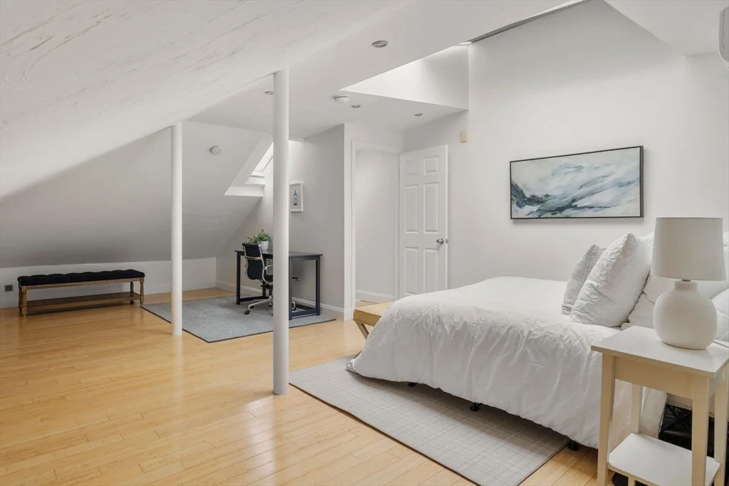 3 bed, 2 bath apartment for rent at 178 Hyde Park Ave Unit 3, Jamaica Plain — photo 18 of 23