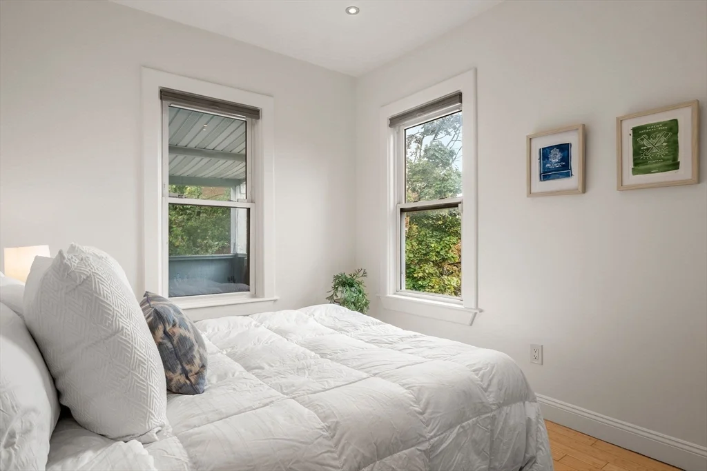 3 bed, 2 bath apartment for rent at 178 Hyde Park Ave Unit 3, Jamaica Plain — photo 10 of 23