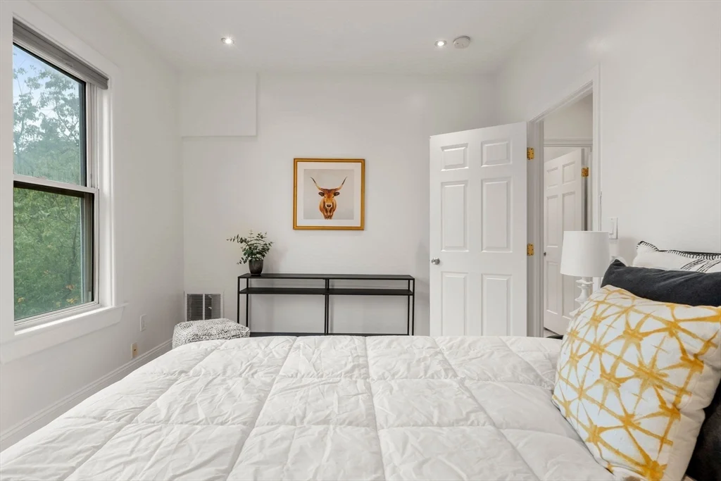 3 bed, 2 bath apartment for rent at 178 Hyde Park Ave Unit 3, Jamaica Plain — photo 14 of 23