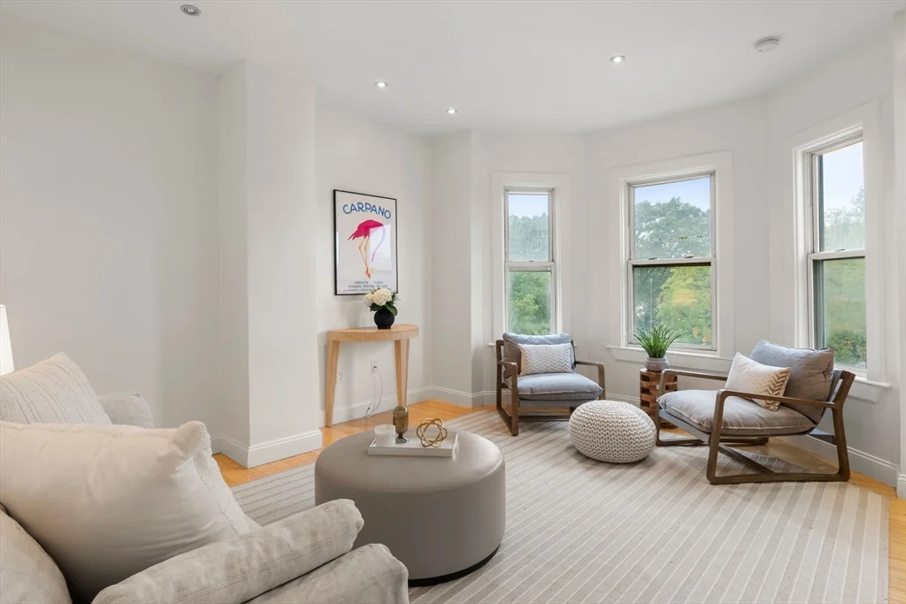 3 bed, 2 bath apartment for rent at 178 Hyde Park Ave Unit 3, Jamaica Plain — photo 5 of 23