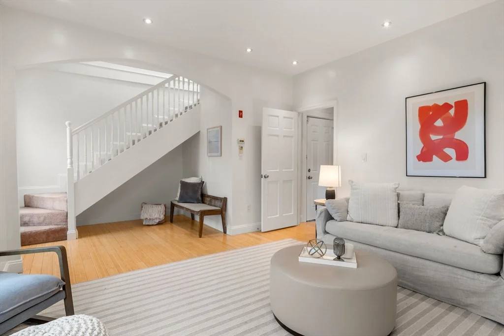 3 bed, 2 bath apartment for rent at 178 Hyde Park Ave Unit 3, Jamaica Plain — photo 1 of 23