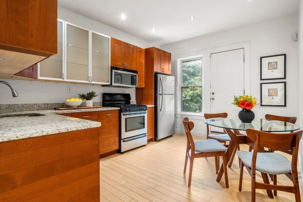 3 bed, 2 bath apartment for rent at 178 Hyde Park Ave Unit 3, Jamaica Plain — photo 7 of 23