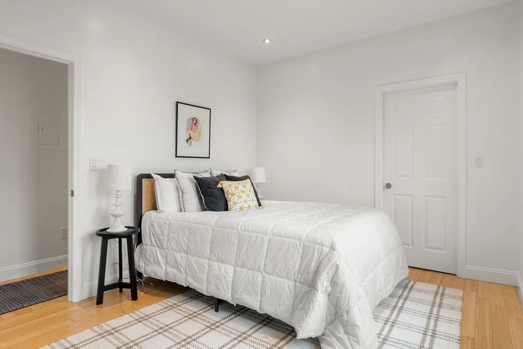 3 bed, 2 bath apartment for rent at 178 Hyde Park Ave Unit 3, Jamaica Plain — photo 12 of 23
