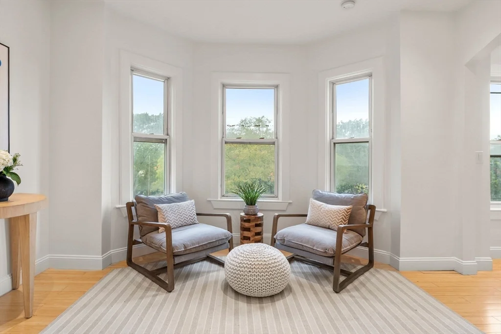 3 bed, 2 bath apartment for rent at 178 Hyde Park Ave Unit 3, Jamaica Plain — photo 4 of 23