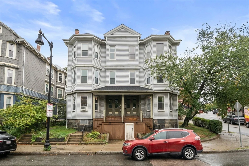 3 bed, 2 bath apartment for rent at 178 Hyde Park Ave Unit 3, Jamaica Plain — photo 22 of 23